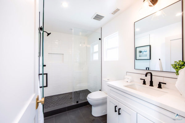 MDHbuilders.com-shower-door-and-mirror-Sherman-Oaks